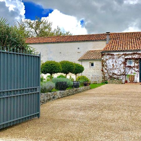 Bed and Breakfast Du Côté de l'Ombrière Geay  Esterno foto