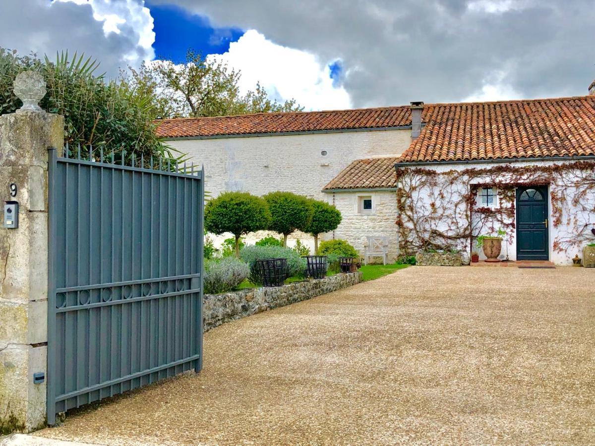 Bed and Breakfast Du Côté de l'Ombrière Geay  Esterno foto