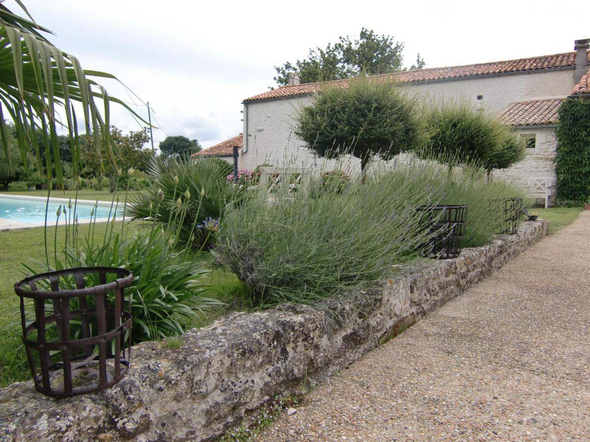 Bed and Breakfast Du Côté de l'Ombrière Geay  Esterno foto