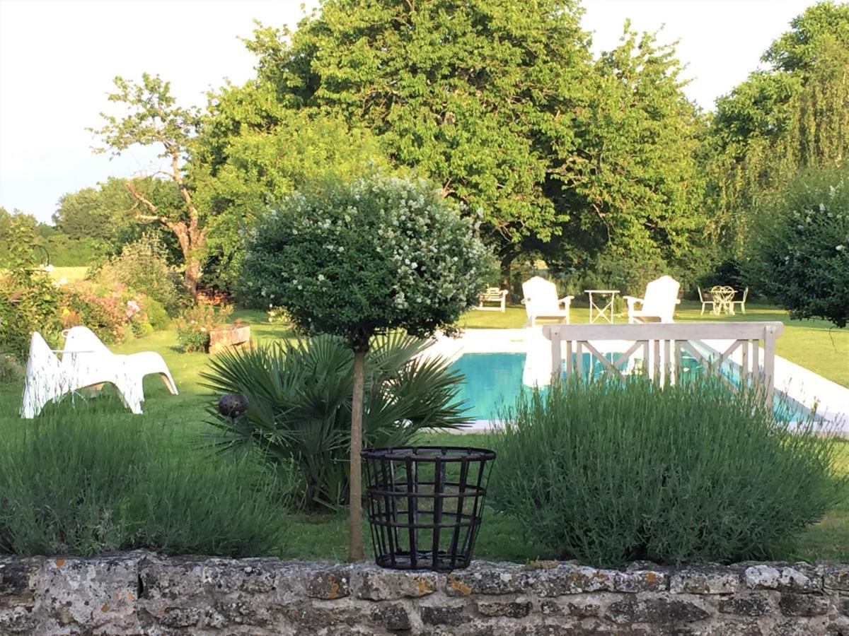 Bed and Breakfast Du Côté de l'Ombrière Geay  Esterno foto